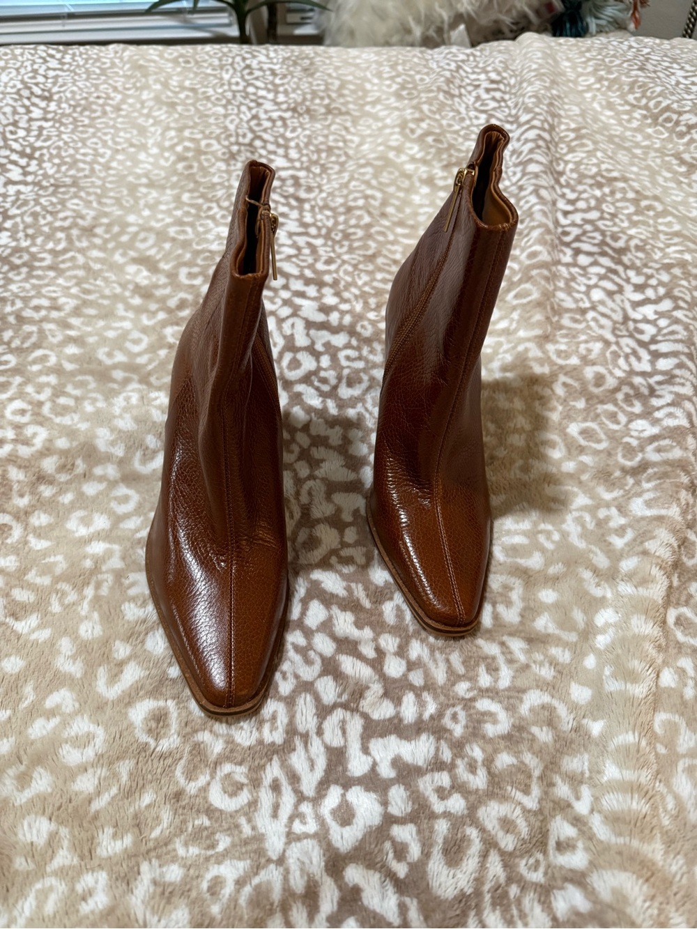 🍂 Cognac Leather Pointed-Toe Ankle Boo